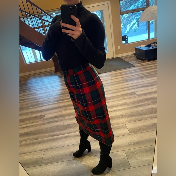 Vintage 90’s Tartan Red Wool Skirt - Picture 3 of 10